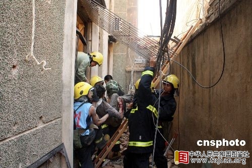 �㽭�һ�칫¥ͻȻ̮�� ���˱���(��ͼ)