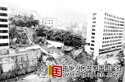 12层高楼告危5000人撤离