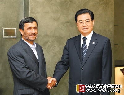 6月16日,国家主席胡锦涛在叶卡捷琳堡会见伊朗总统内贾德。
新华社记者 兰红光摄