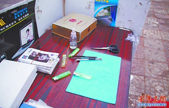 探访手机贴膜市场暴利：进价8角钱可净赚百元--中图网