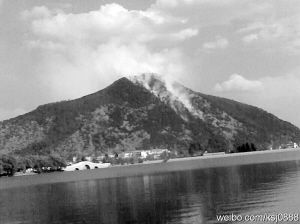 云南丽江象山突发山火 数十人2小时扑灭(图)--中国图鉴