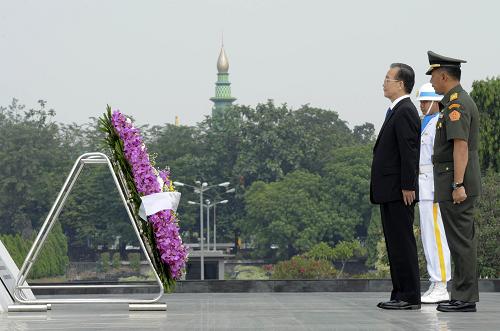 �¼ұ������ʹ����Ӣ�ۼ���׻�Ȧ--��ͼ��