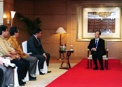 �¼ұ����ӡ�����ҽ�ƶӶ�Ա--�й�ͼ��