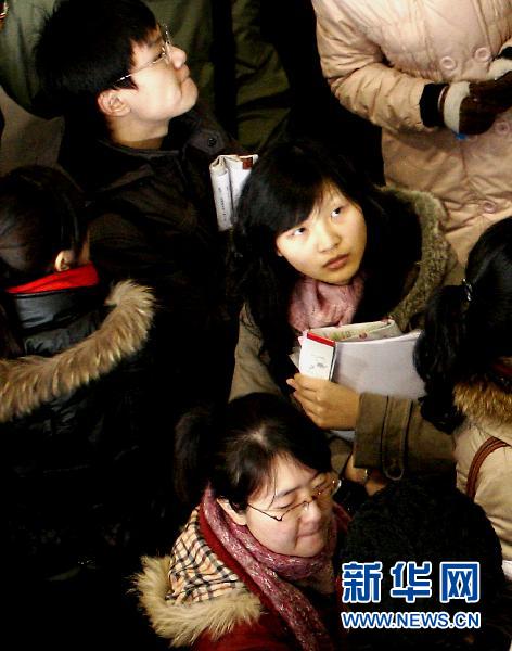 国务院针对落户限制等多举措促毕业生就业